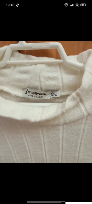 Jersey blanco cuello alto