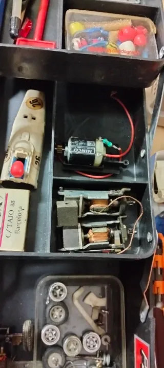 Caja repuestos coches Scalextric antiguos