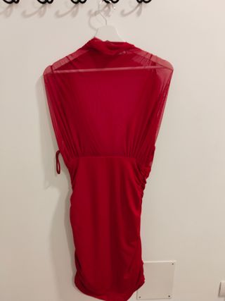 Vestido rojo fiesta con transparencia