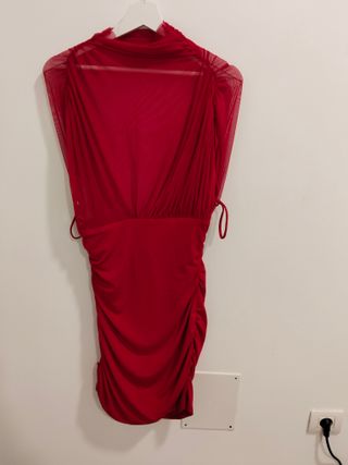Vestido rojo fiesta con transparencia