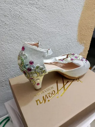 Zapatos de carnaval con pedrería