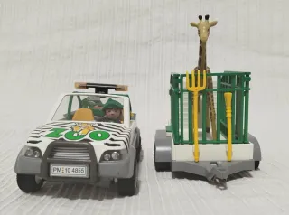 Coche Zoo Playmobil con remolque y jirafa