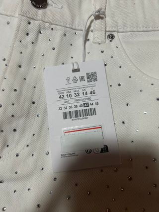 Shorts vaqueros blancos Pull&Bear con pedrería