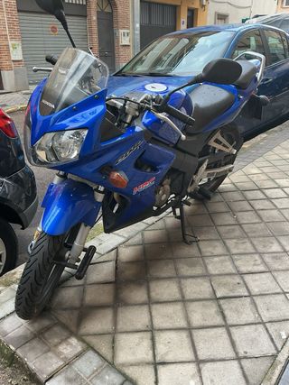 Honda CBR 125 R sportbike azul