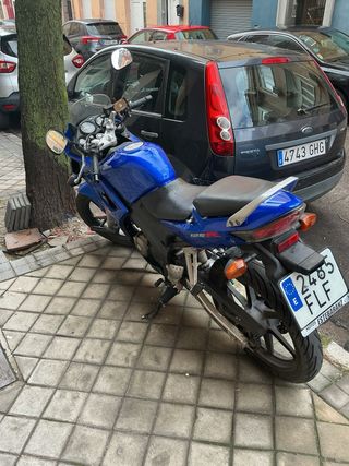Honda CBR 125 R sportbike azul