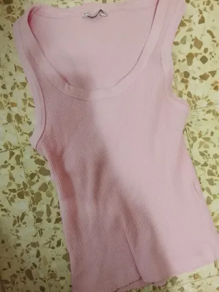 Camiseta rosa de tirantes