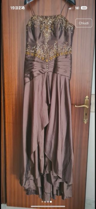 Vestito da cerimonia con stola marrone