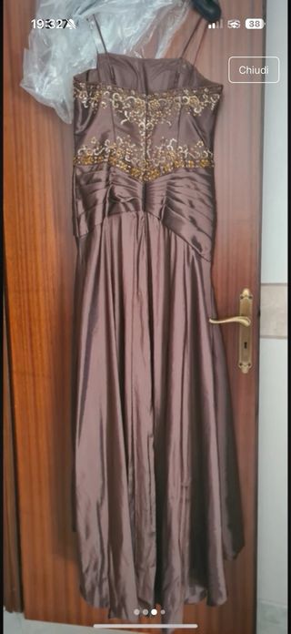 Vestito da cerimonia con stola marrone