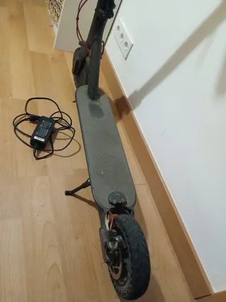 Patinete Eléctrico Xiaomi + Cargador + casco