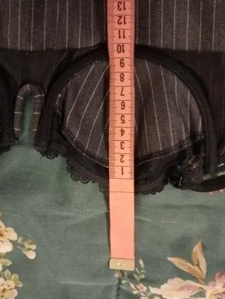 Bustino con pizzo e righe