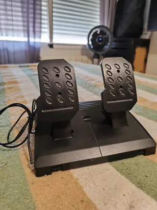 Volante y Pedales Hori Xbox