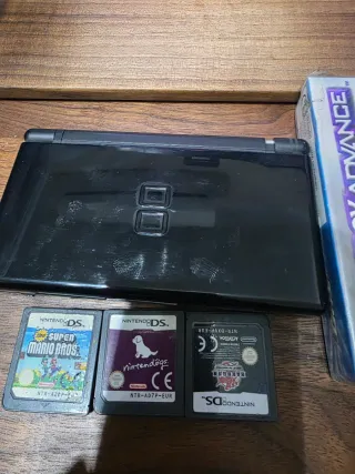 Nintendo DS Lite Nera (cerniera rotta) + Giochi