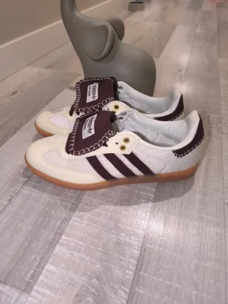 Zapatillas Adidas Mujer Blancas y granates