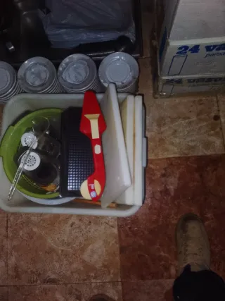 Material hostelería platos y cubiertos