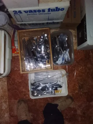 Material hostelería platos y cubiertos