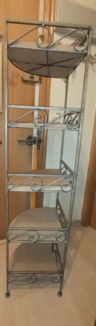 Scaffale angolare in ferro e legno