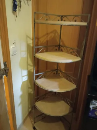 Scaffale angolare in ferro e legno