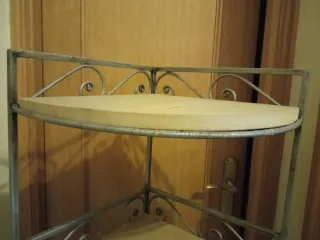Scaffale angolare in ferro e legno