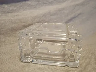 CAJITA DE CRISTAL TALLADO