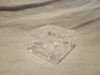 CAJITA DE CRISTAL TALLADO