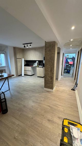 instalación suelo laminado/acuchillado y barnizado