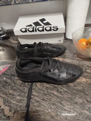 Botas de fútbol negras