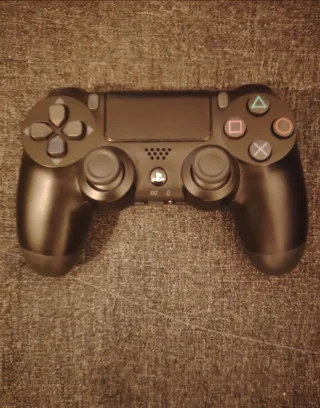 PS4 Pro + 2 controller