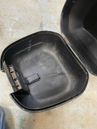 Baúl 32L con cerradura (sin llave)