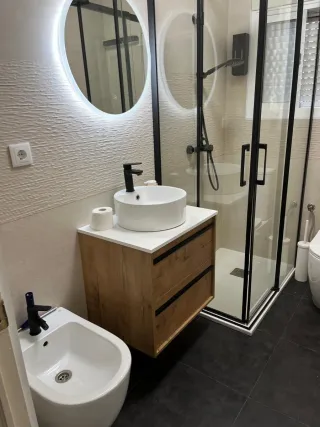 Se alquila piso exterior (completamente reformado)