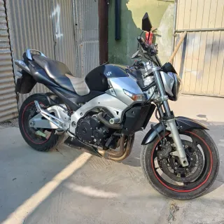 Suzuki GSR 600