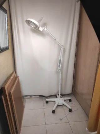 Lámpara lupa Velleman con ruedas