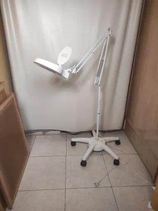 Lámpara lupa Velleman con ruedas
