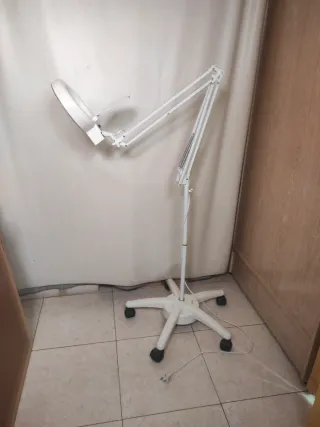 Lámpara lupa Velleman con ruedas