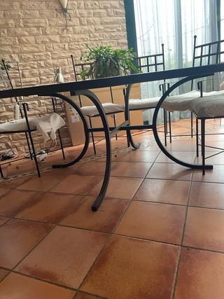 Mesa teselada redonda con 8 sillas