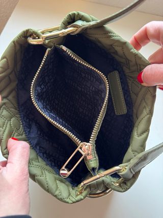 Bolso Tommy Hilfiger acolchado verde oliva