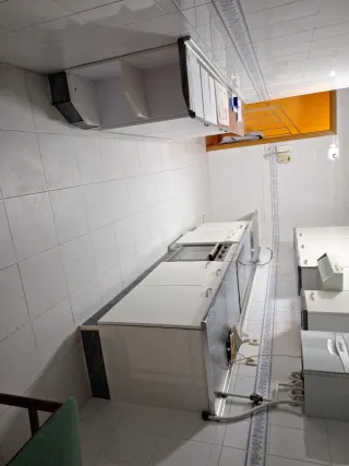 Cocina modular blanca y gris