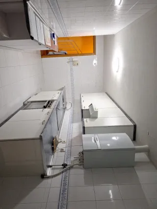 Cocina modular blanca y gris