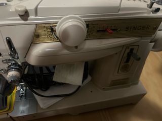Máquina de coser Singer beige