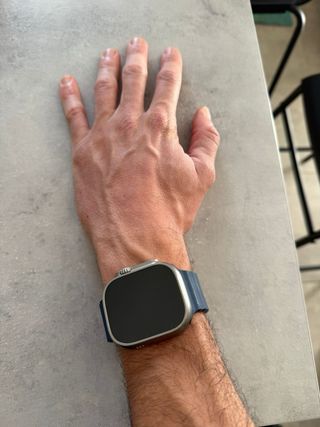 Apple Watch Ultra 2 color plata. Año 2024.