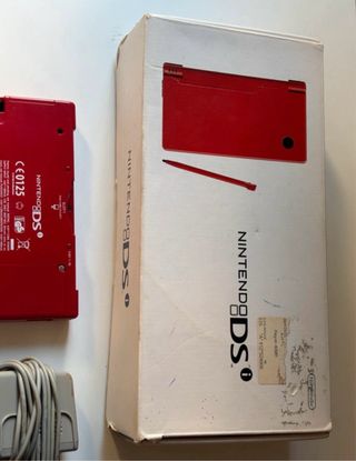 Nintendo DSi Rosso con Scatola e caricatore