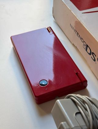 Nintendo DSi Rosso con Scatola e caricatore