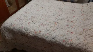 Colcha de ganchillo hecha a mano