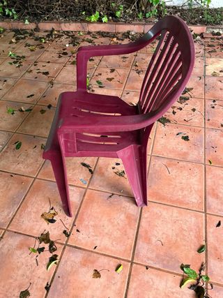 40 Sillas Rojas de Plástico