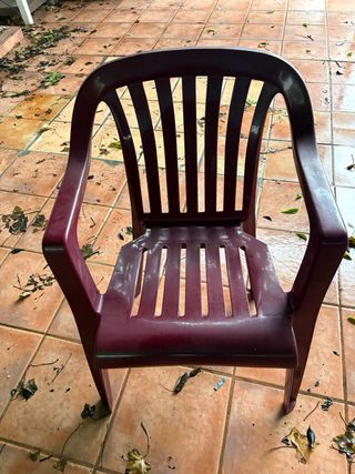 40 Sillas Rojas de Plástico