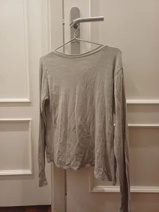 Jersey beige con lentejuelas y detalles azules