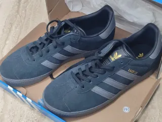 Zapatillas Adidas Gazelle Negras y Grises