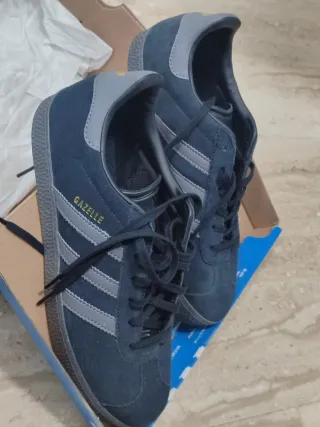 Zapatillas Adidas Gazelle Negras y Grises