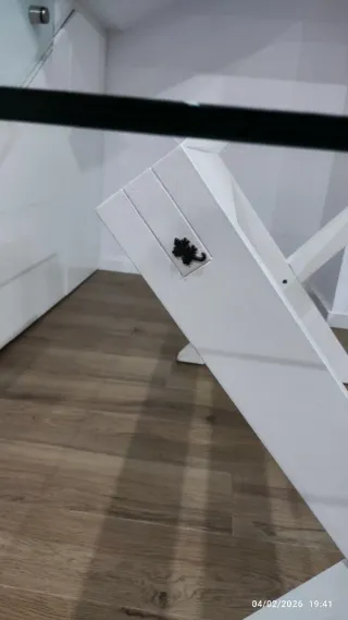 Mesa de comedor cristal y madera blanca