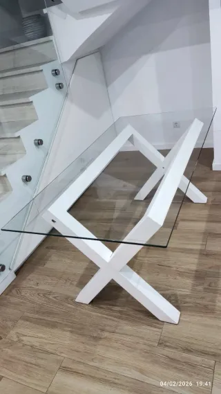 Mesa de comedor cristal y madera blanca