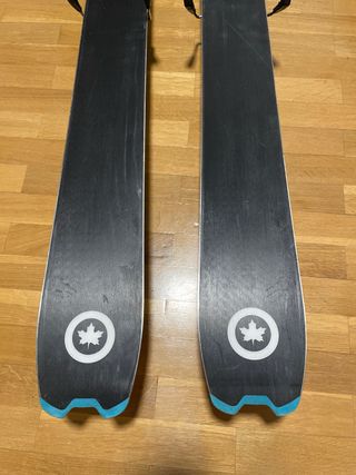 Esquís G3 Findr 102 con fijaciones